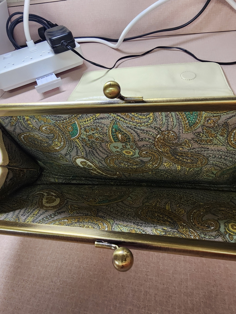 HOBO Cream Leather Wallet Clutch with Paisley Lining Vintage RACHEL Design - Picture 16 of 16